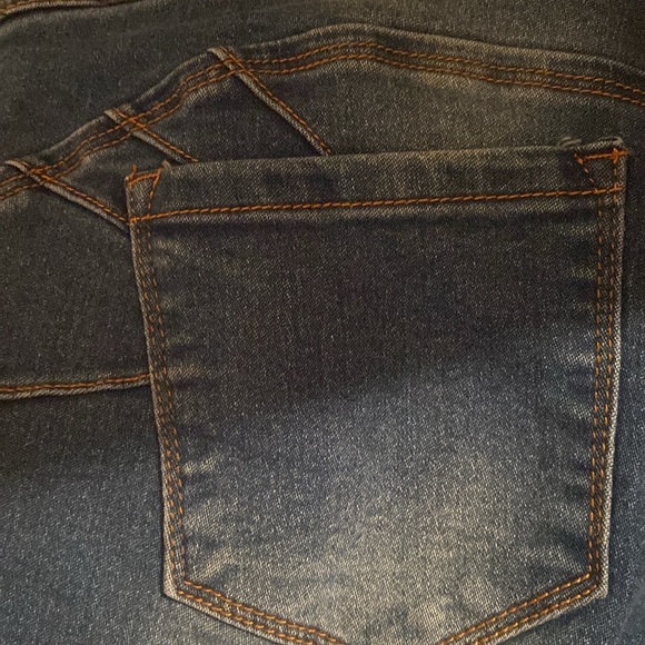 Women’s Size 9, Distressed Denim Ankle Jeans - Picture 7 of 10